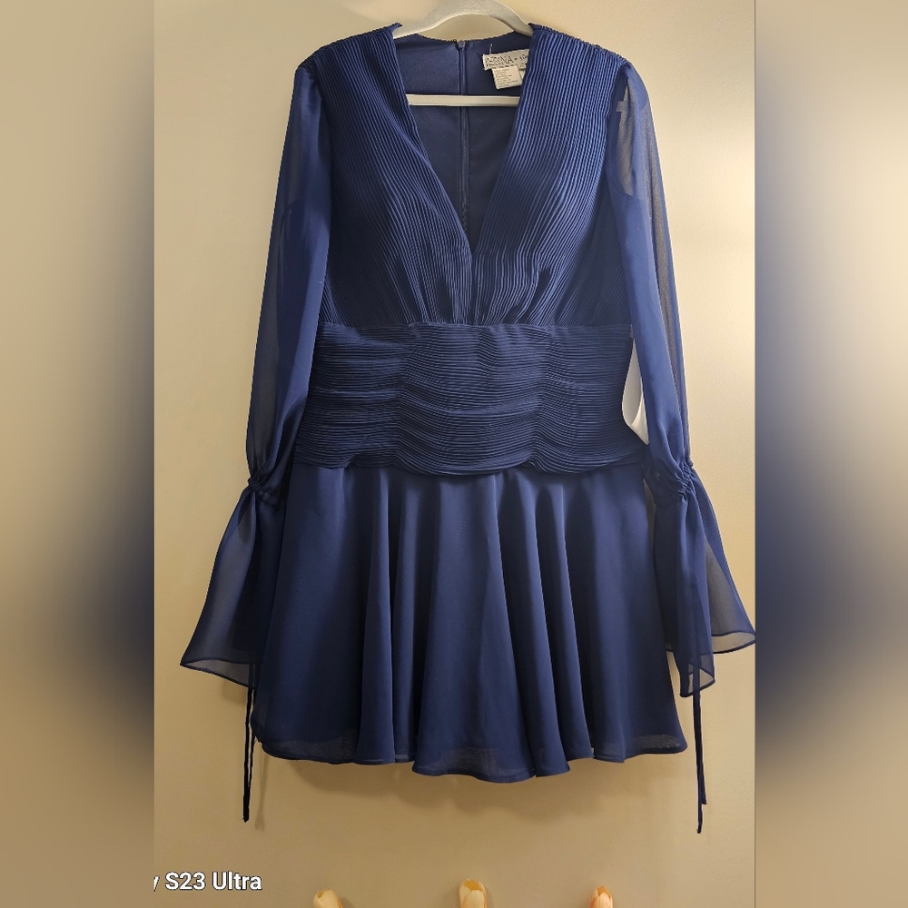 Macduggal size 10 Royal blue mini formal dress